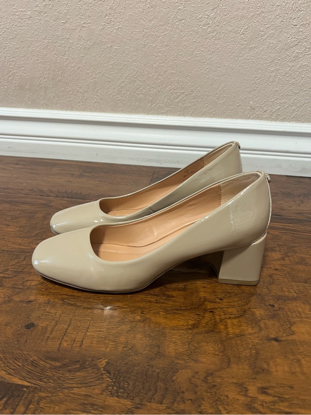 Donald Pliner Heels